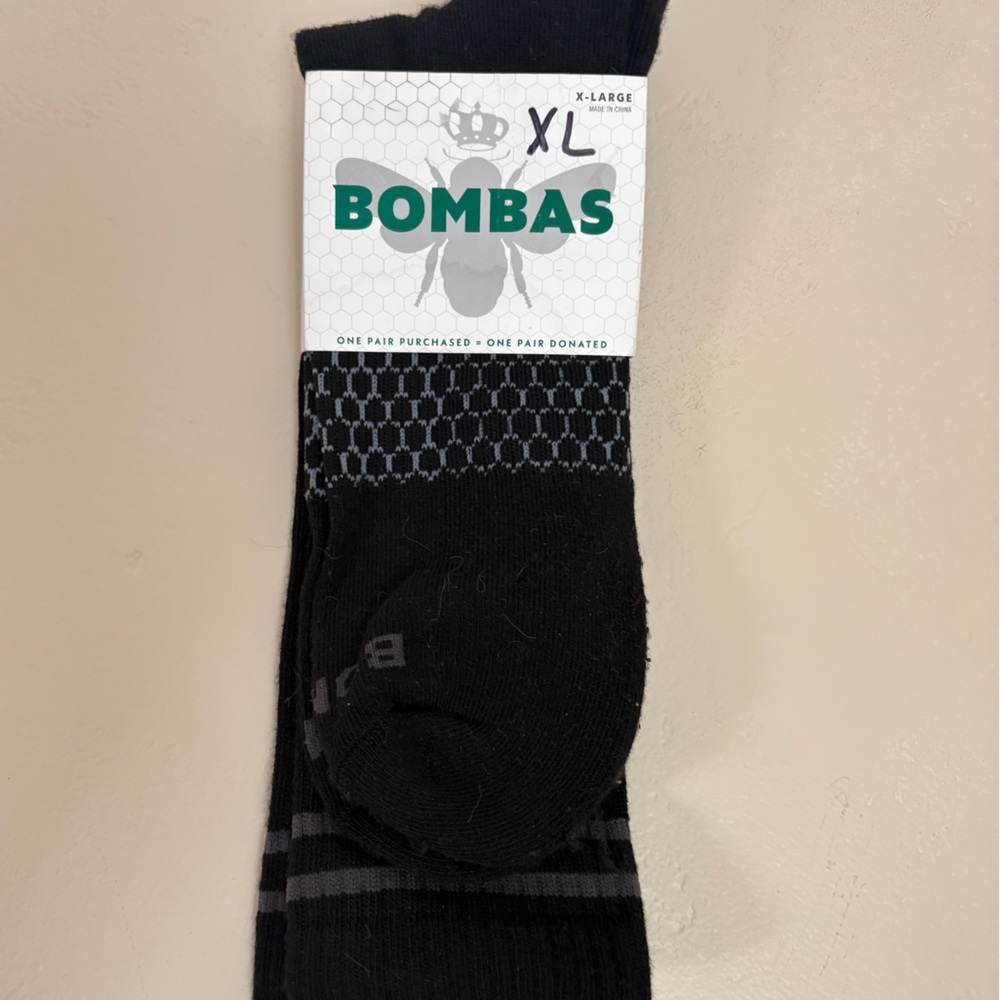 Bombas black crew style. NWT men’s XL